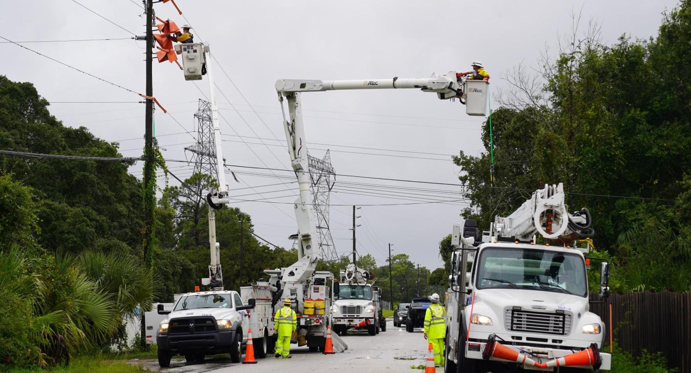 WREC crews working to restore power