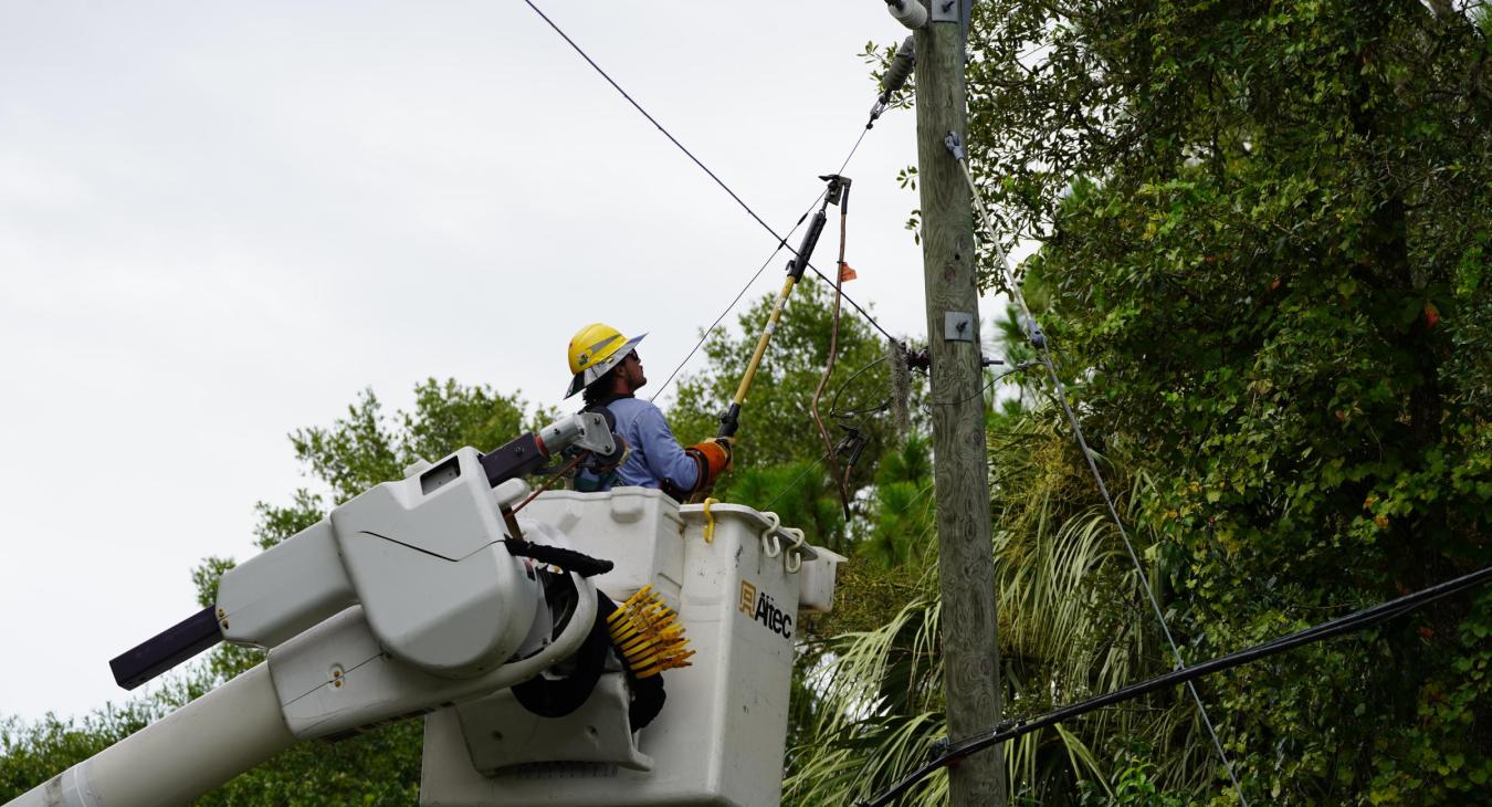 WREC crews restoring Power