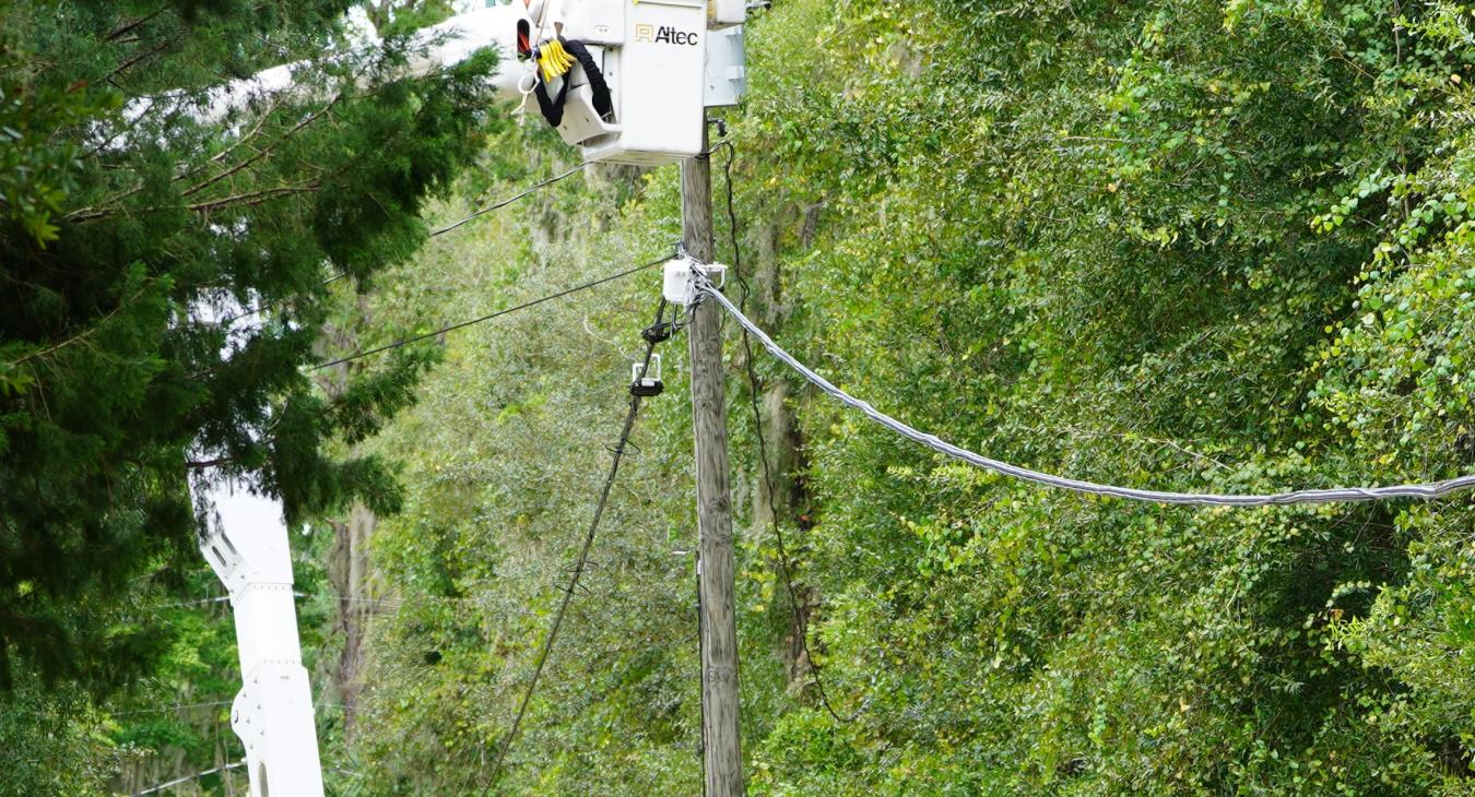 WREC crews restoring Power