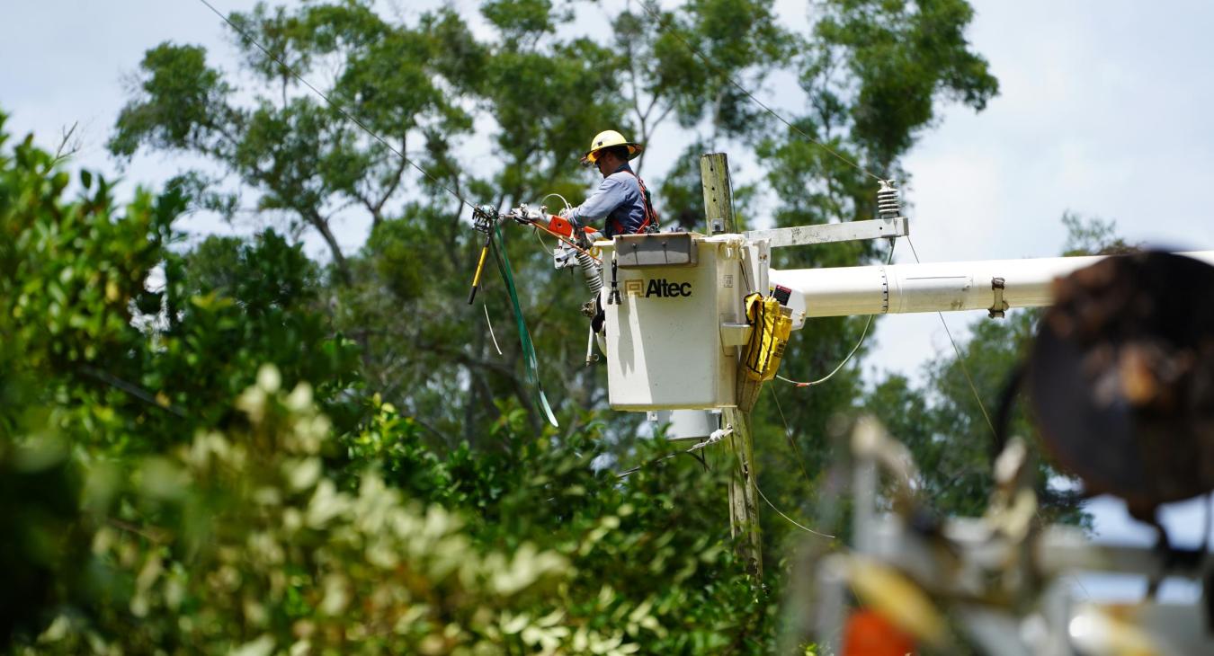 WREC crews restoring Power