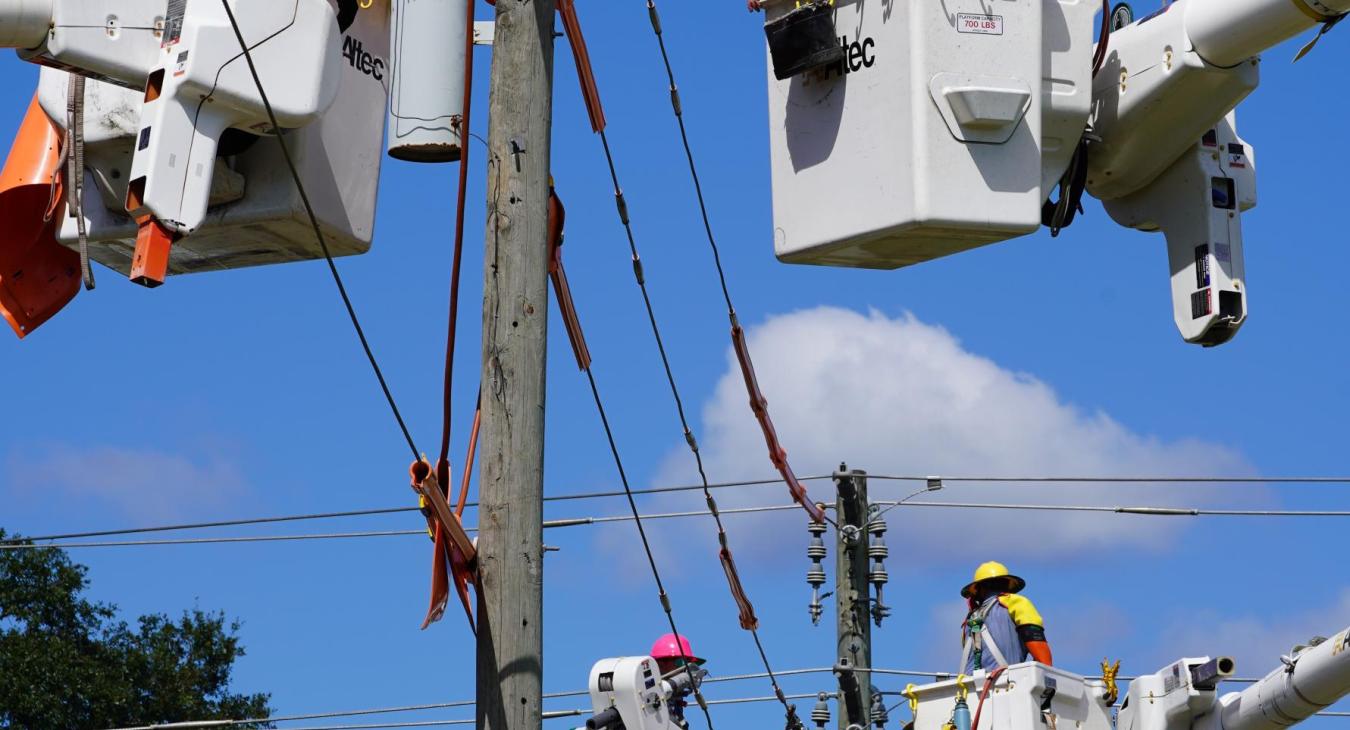 WREC Holds Gloving Orientation for Apprentice Linemen