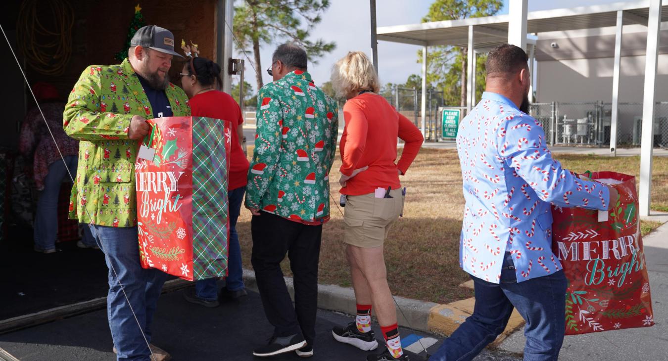 WREC Brings Holiday Cheer to Fox Hollow Elementary