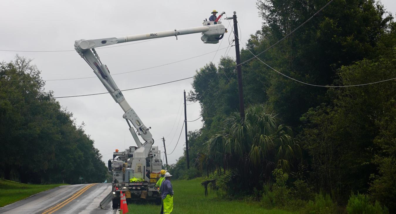 WREC crews working to restore power