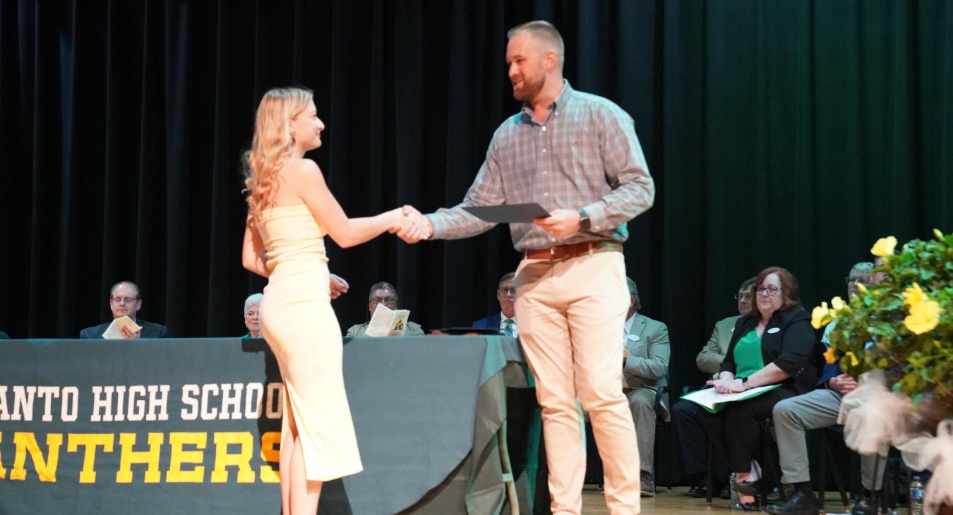 WREC Scholarships Awarded at Pasco High School