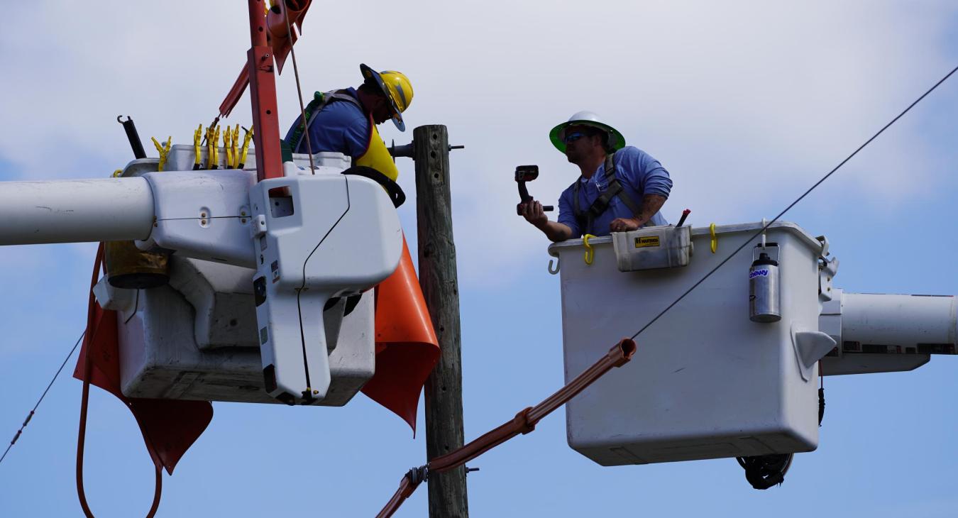 WREC Hosts Gloving Orientation for Apprentice Linemen