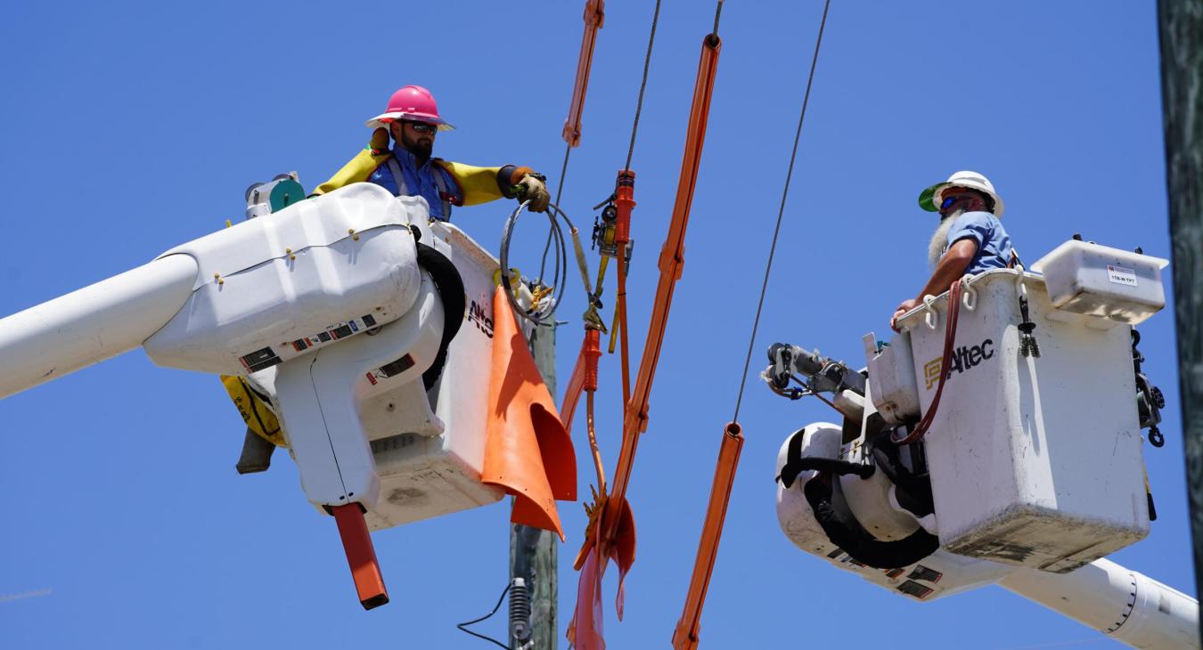 WREC Hosts Gloving Orientation for Apprentice Linemen
