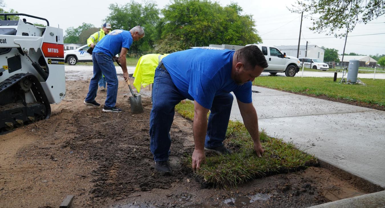 WREC Employees Volunteer for Mid-Florida Community Services Home Build