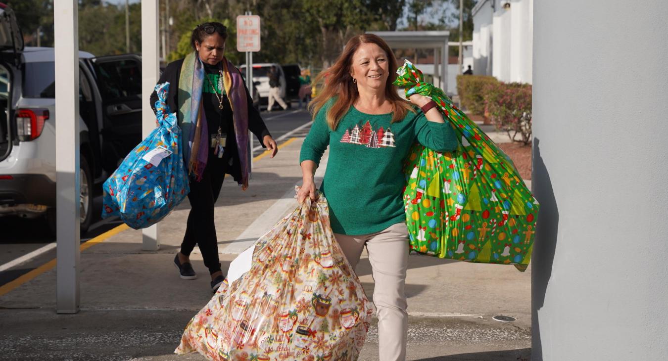 WREC Delivers Angel Tree Gifts to Lacoochee Elementary School