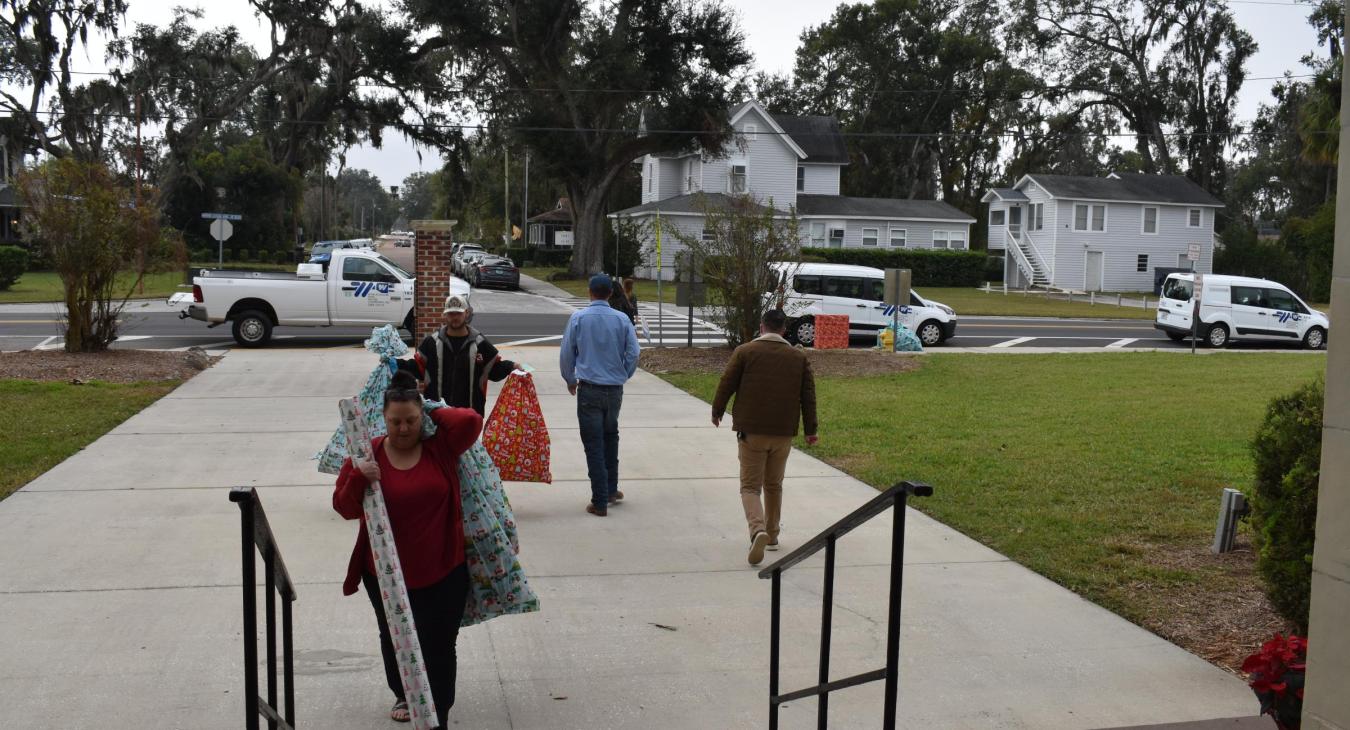 WREC Delivers Angel Tree Gifts to Cox Elementary School