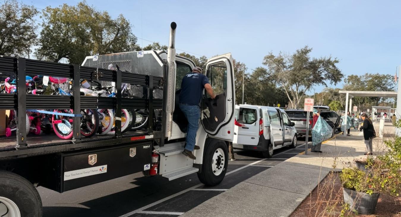 WREC Delivers Angel Tree Gifts to Lacoochee Elementary School